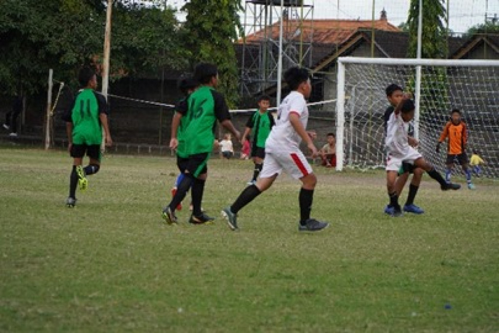 SD 4 Dalung Menang 1-0 melawan SD 6 Dalung dalam Pertandingan Sepak Bola, Porsenides Dalung 2024